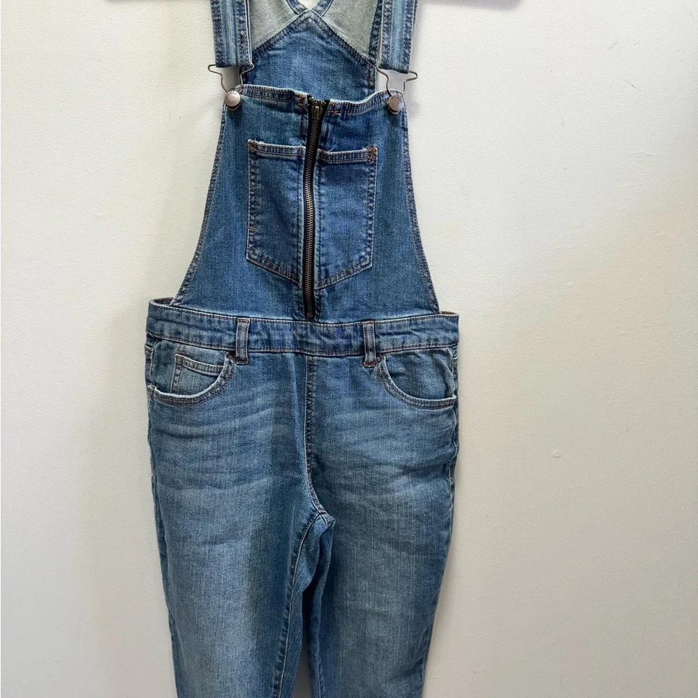 Ivy & Main Juniors Denim Overalls. Size 3. - Picture 6 of 10